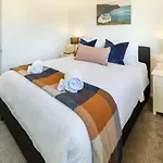 2 Bed Escape, Heart Of Riccarton W/Carpark